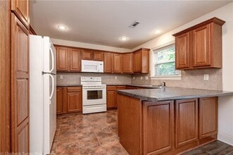 812 Baker St NW in Gravette, AR - Building Photo - Building Photo