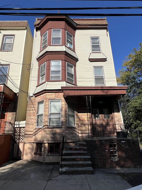 369 Littleton Ave in Newark, NJ - Building Photo