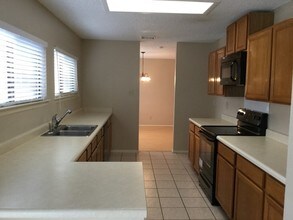 6906 Congressional Blvd in San Antonio, TX - Building Photo - Building Photo