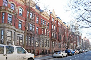 32 W 91st St in New York, NY - Building Photo