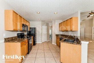 5065 Hansard Ave in North Port, FL - Foto de edificio - Building Photo