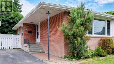 365 Osiris Dr in Richmond Hill, ON - Building Photo - Building Photo