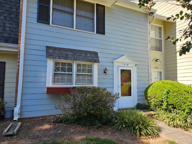 1318 Garden Crest Cir