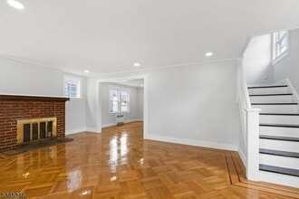 49 Oakwood Ave in Bloomfield, NJ - Building Photo - Building Photo