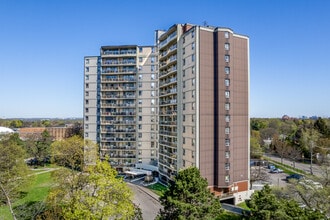 Godstone Place in Toronto, ON - Building Photo - Building Photo