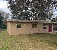 1207 Crestwood Dr in Winter Haven, FL - Building Photo