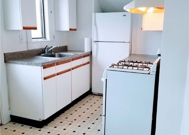56 School St, Unit Aparmen 2