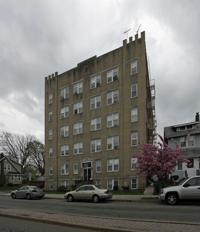 217 Greylock Ave in Belleville, NJ - Foto de edificio - Building Photo