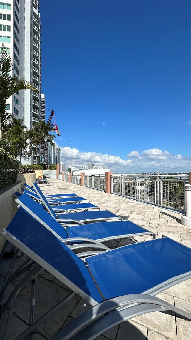 244 Biscayne Blvd in Miami, FL - Building Photo - Building Photo