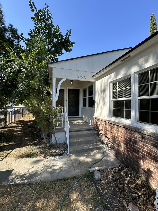 701 Wildrose Ave, Unit 703 in Monrovia, CA - Building Photo - Building Photo