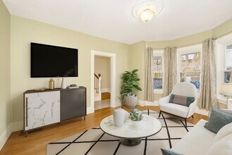 16 Oak Grove Terrace in Malden, MA - Building Photo - Building Photo