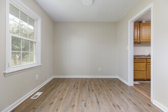 4032 Summerhill Dr NW in Huntsville, AL - Building Photo - Building Photo