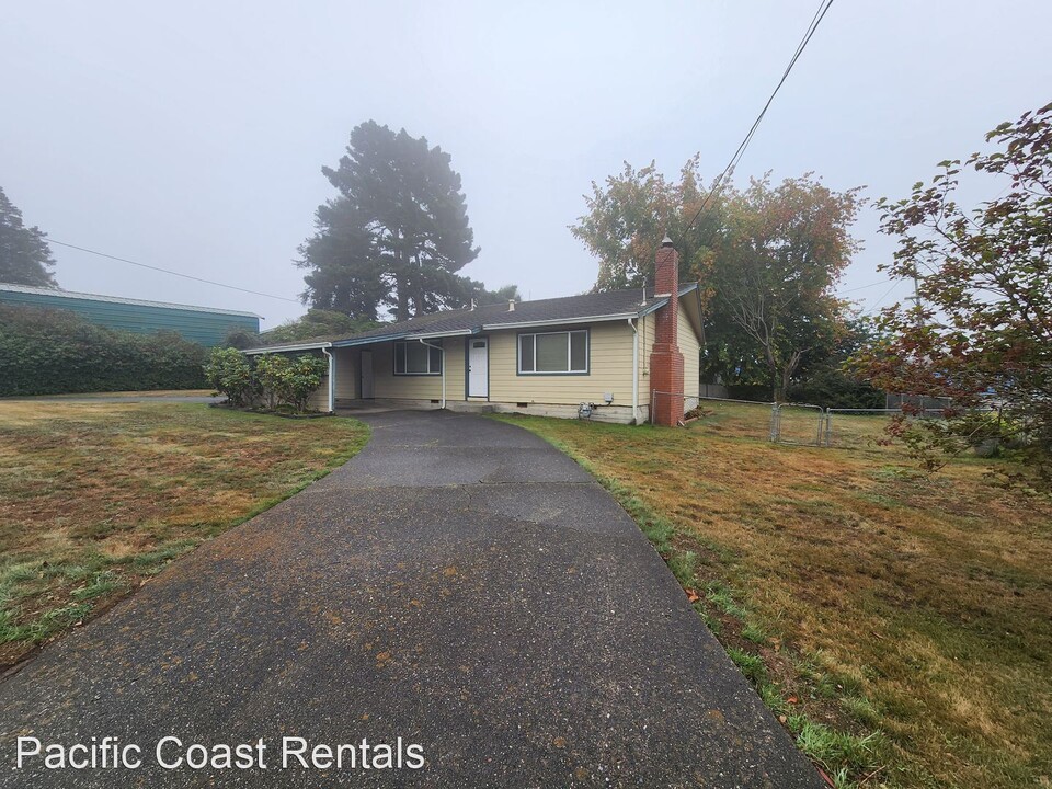 1656 Bella Vista Rd in Mckinleyville, CA - Building Photo