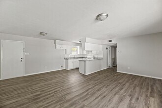 112 Laurie Ln in Willis, TX - Foto de edificio - Building Photo