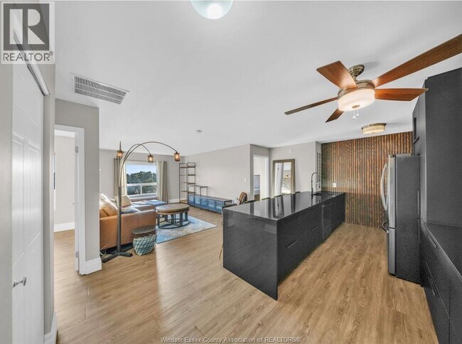 5000 Wyandotte St E in Windsor, ON - Building Photo - Building Photo