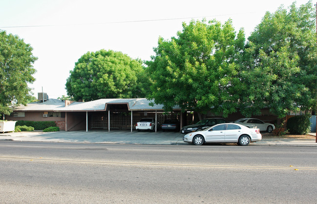 2981 E Clinton Ave in Fresno, CA - Building Photo - Building Photo