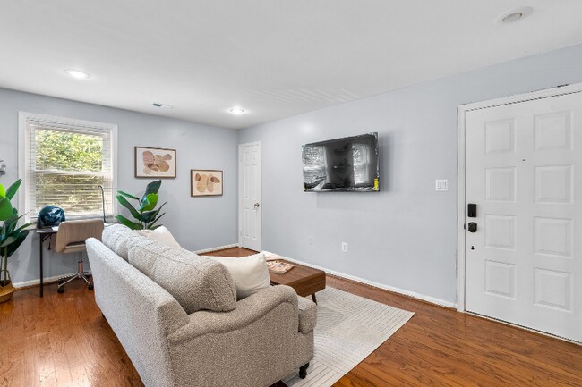 11770 Carriage House Dr in Silver Spring, MD - Foto de edificio - Building Photo
