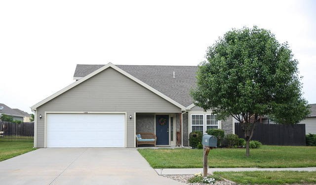 4466 Nature Ave in Manhattan, KS - Foto de edificio