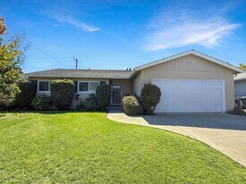 1535 Lloyd Way in Mountain View, CA - Building Photo