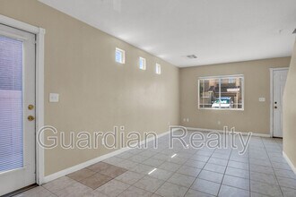 5258 Paradise Skies Ave in Las Vegas, NV - Building Photo - Building Photo
