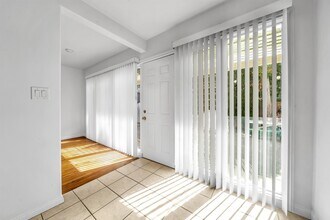 1440 Manhattan Beach Blvd, Unit C in Manhattan Beach, CA - Building Photo - Building Photo