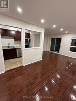 100 Brickyard Way in Brampton, ON - Building Photo