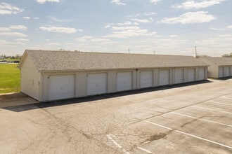 Roachton Flats in Perrysburg, OH - Building Photo - Building Photo