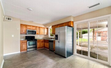 8216 Afterglow Dr in Louisville, KY - Building Photo - Building Photo