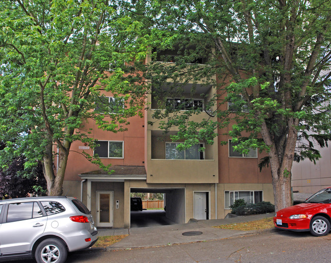 Constance Manor Apartments in Seattle, WA - Building Photo - Building Photo