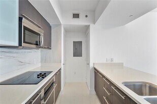 55 SE 6th St in Miami, FL - Building Photo