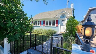 1209 N Genesee Ave in West Hollywood, CA - Building Photo