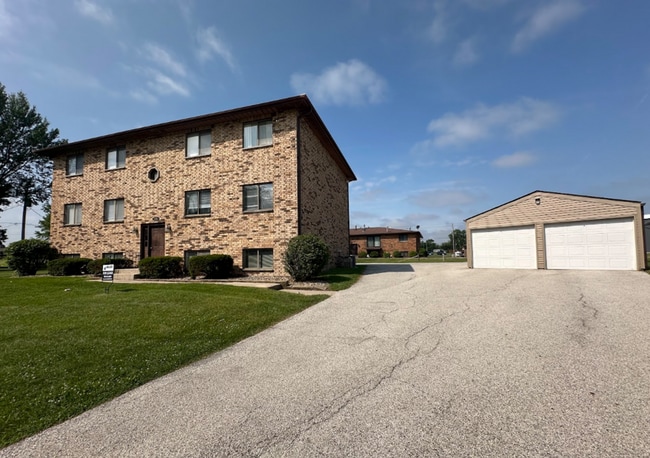 1106 8th St Ct in Silvis, IL - Building Photo - Building Photo