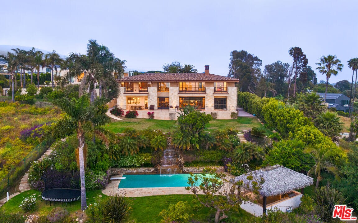 5849 Filaree Heights Rd in Malibu, CA - Building Photo