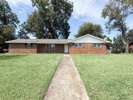 128 Barnesdale Dr in Warner Robins, GA - Building Photo