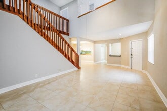 578 Lakeside Cir in Sunrise, FL - Foto de edificio - Building Photo