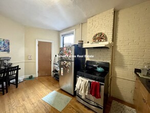 86 Hammond St, Unit 1 in Boston, MA - Building Photo - Building Photo