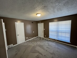 3682 Skylark Dr in Memphis, TN - Foto de edificio - Building Photo