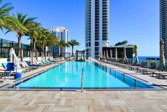 4010 S Ocean Dr in Hollywood, FL - Building Photo - Building Photo