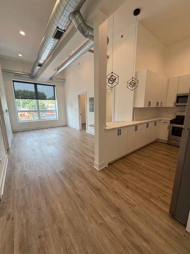 4735 N Artesian Ave, Unit 4731 -205