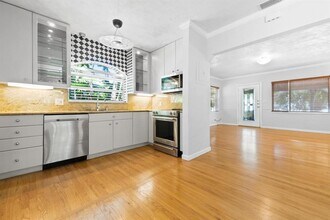 609 NE 9th Ave in Fort Lauderdale, FL - Foto de edificio - Building Photo