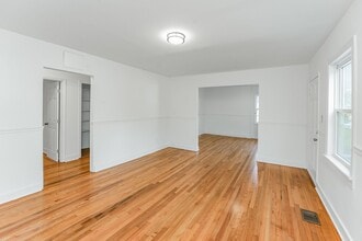806 S Moore Rd in Chattanooga, TN - Foto de edificio - Building Photo