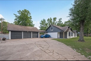 2606 Micliff Blvd in Houston, TX - Building Photo