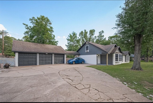 property at 2606 Micliff Blvd