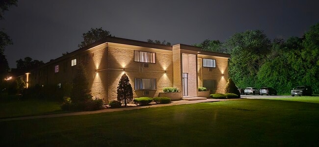 10 Oak Ave in Westmont, IL - Building Photo - Building Photo