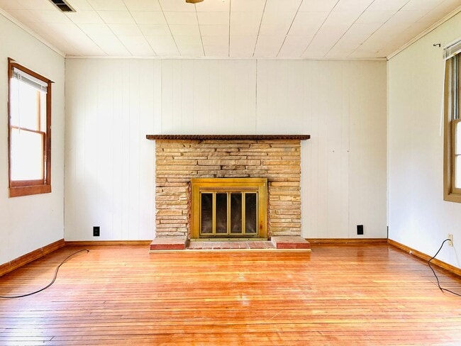 1004 Grant St in Hutchinson, KS - Building Photo - Building Photo