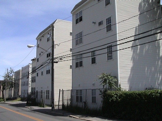 67-71 Henry Pl in Stamford, CT - Foto de edificio - Building Photo