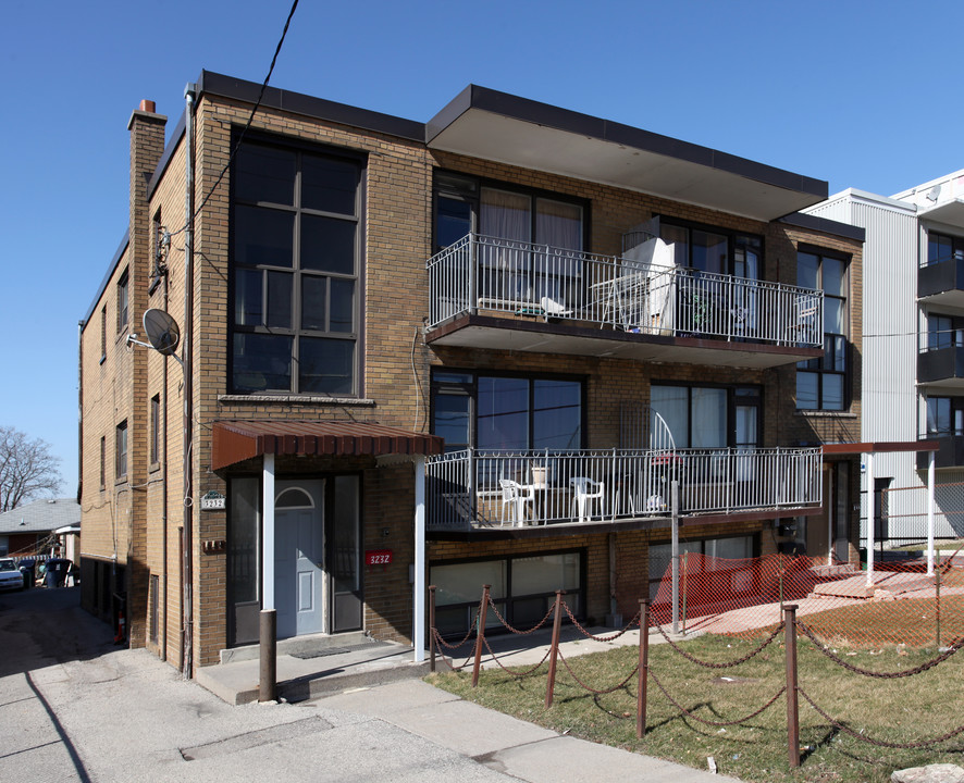 3232-3234 Keele St in Toronto, ON - Building Photo