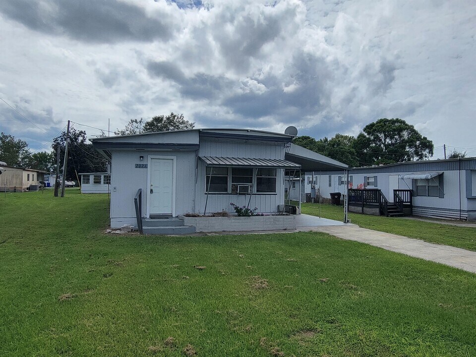 2021 17th St in St. Cloud, FL - Building Photo