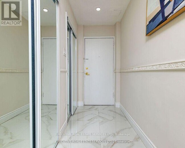 60 Stevenson Rd in Toronto, ON - Building Photo - Building Photo