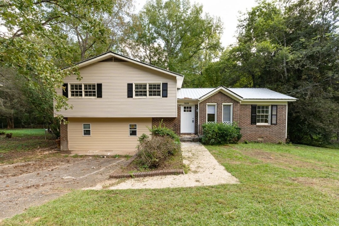 1625 5th Pl NW in Center Point, AL - Foto de edificio
